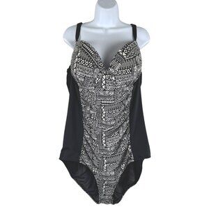 Torrid One Piece Swimsuit Womens‎ 4X Black Geometric Print Underwire SW-2057